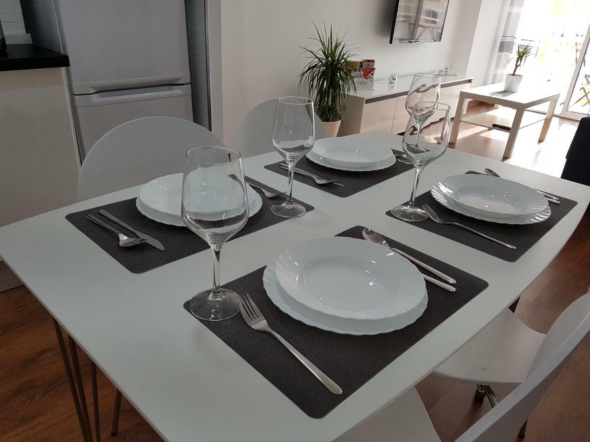 Aries Flat Apartment เบนัลมาเดนา ภายนอก รูปภาพ