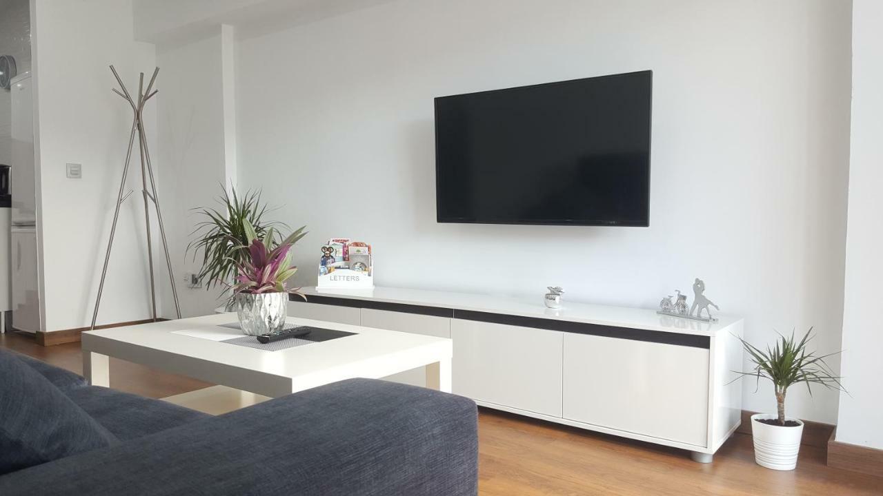 Aries Flat Apartment เบนัลมาเดนา ภายนอก รูปภาพ
