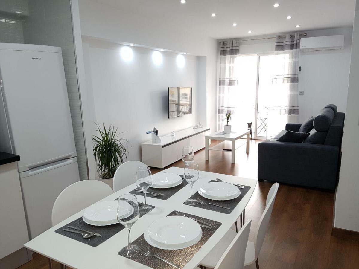 Aries Flat Apartment เบนัลมาเดนา ภายนอก รูปภาพ