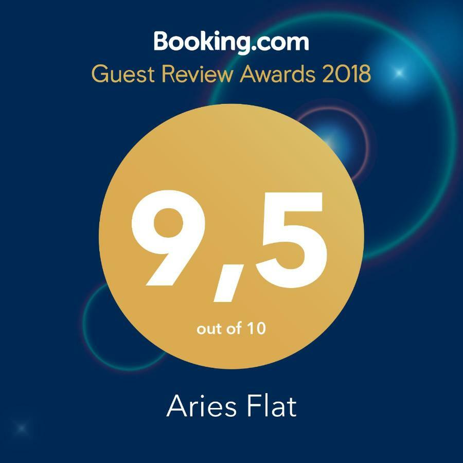 Aries Flat Apartment เบนัลมาเดนา ภายนอก รูปภาพ