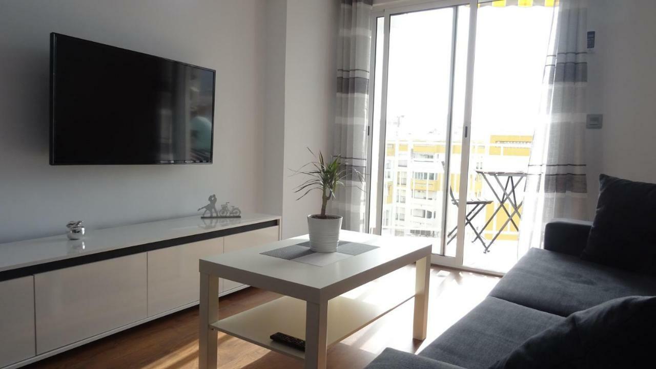 Aries Flat Apartment เบนัลมาเดนา ภายนอก รูปภาพ