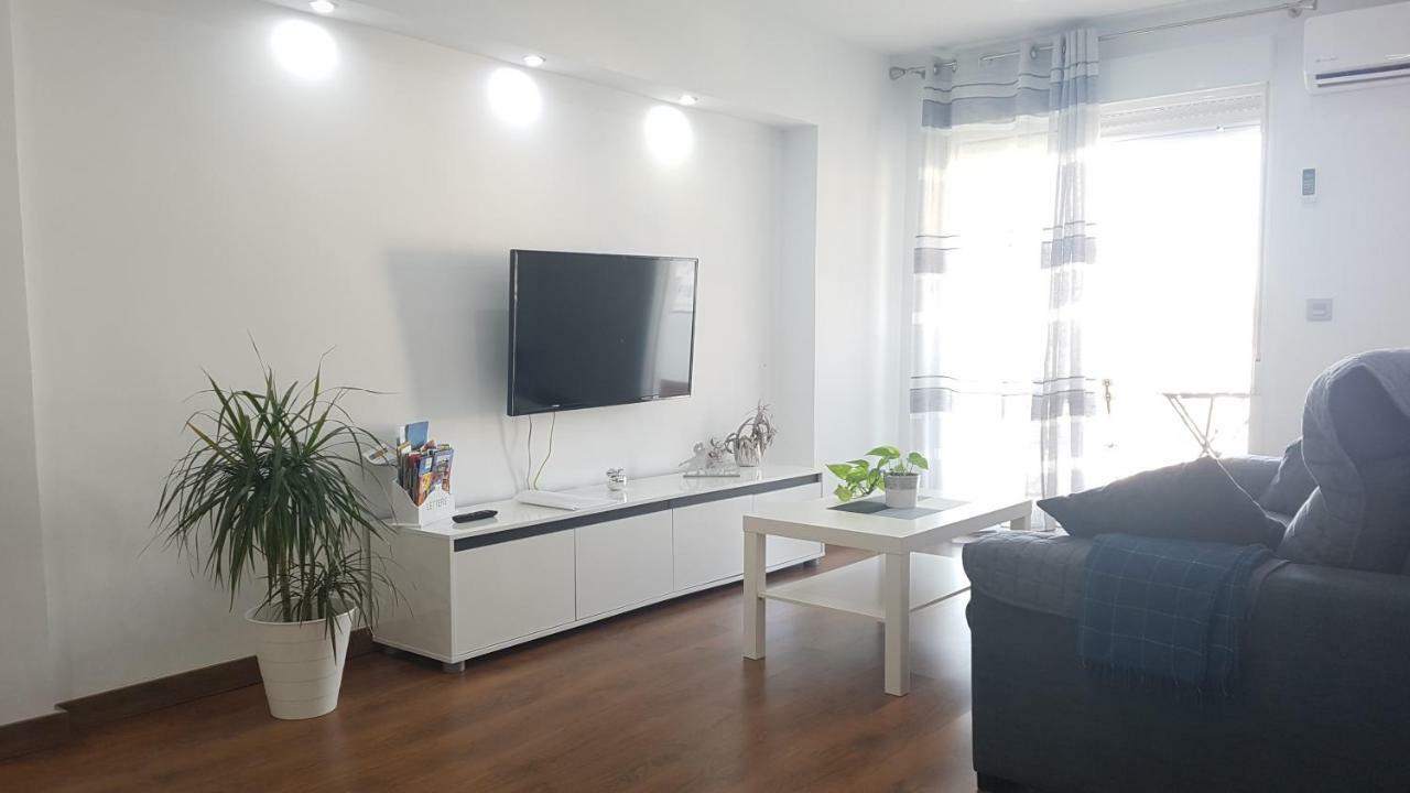Aries Flat Apartment เบนัลมาเดนา ภายนอก รูปภาพ